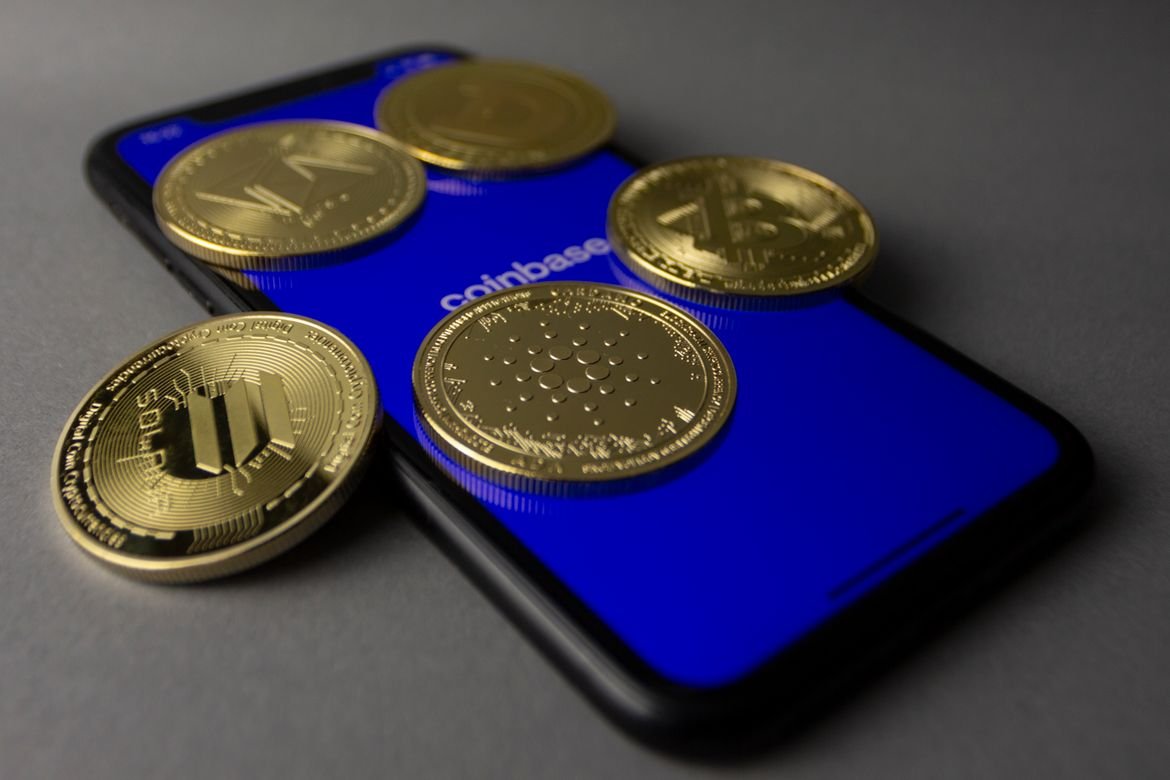 Coinbase Integrates 50x Crypto Perps into Base App via Hyperliquid